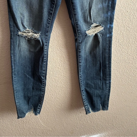 Universal Thread Women's Blue Distressed Jeans 6 - Picture 5 of 15